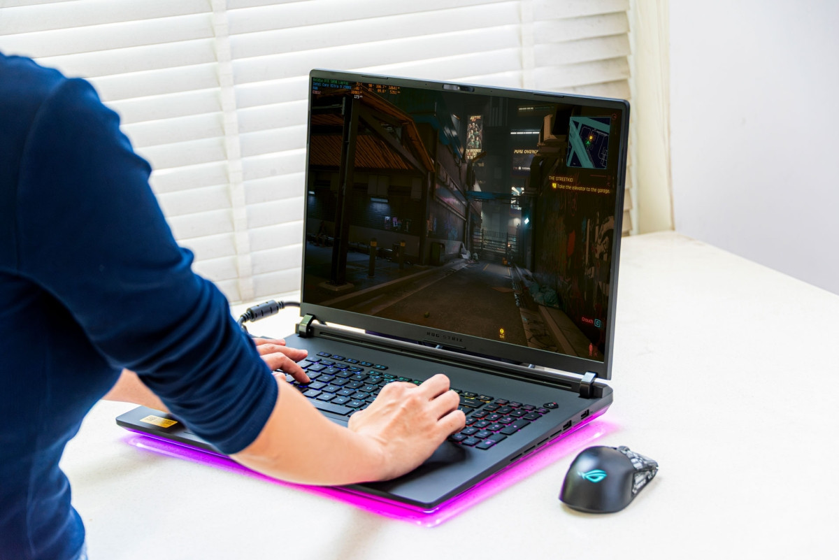 Màn hình Mini LED 4K 240Hz sắc nét