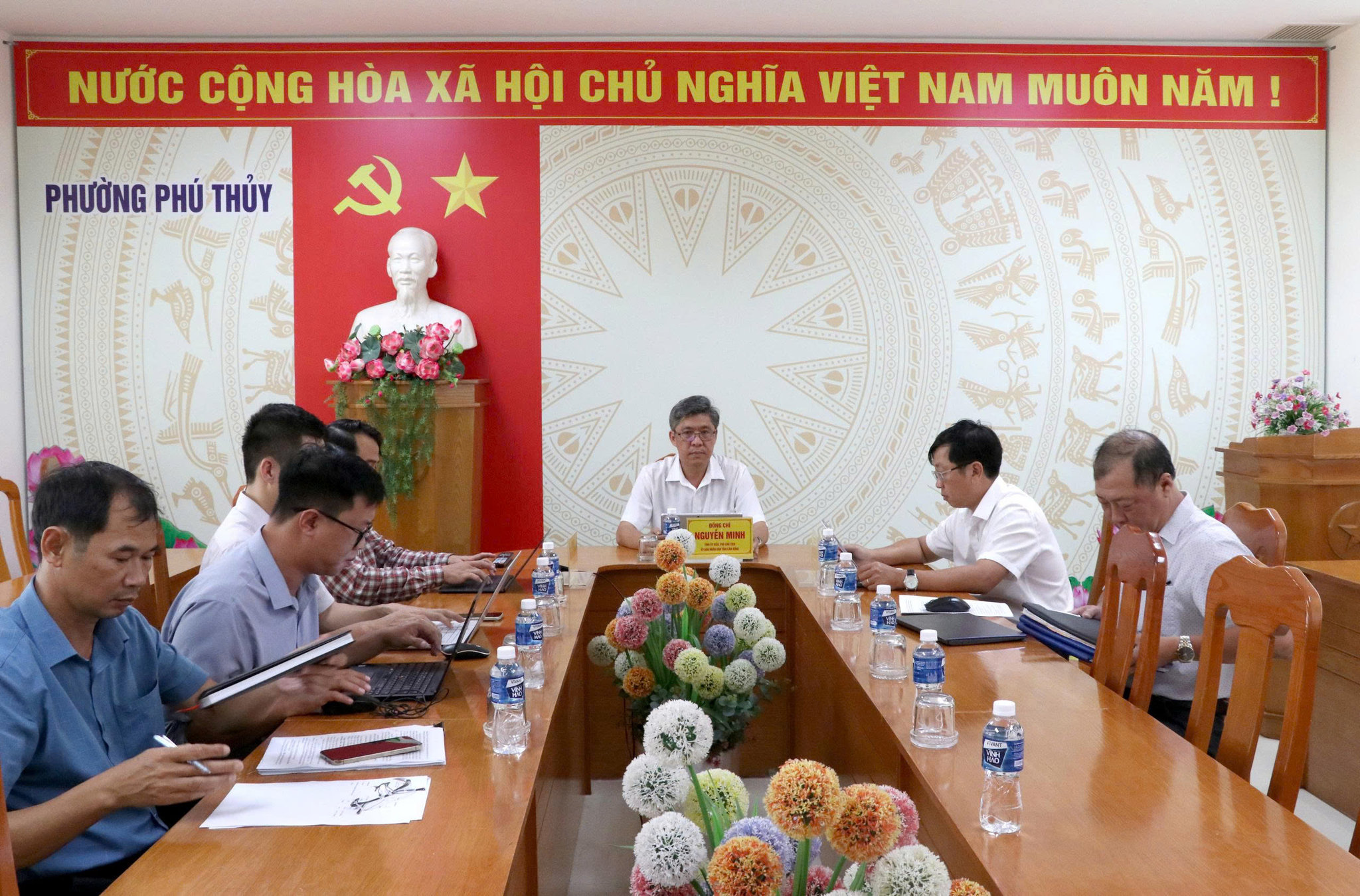 Đồng chí Nguyễn Minh, Tỉnh ủy viên, Phó Chủ tịch UBND tỉnh dự tại điểm cầu phía Đông Lâm Đồng