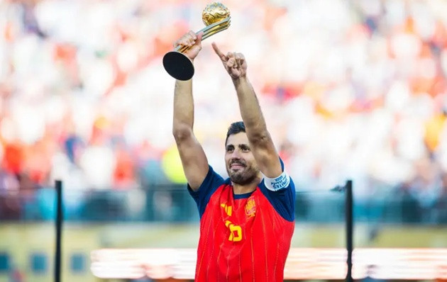 Rodri sắp quay xe với Real để chọn Barca