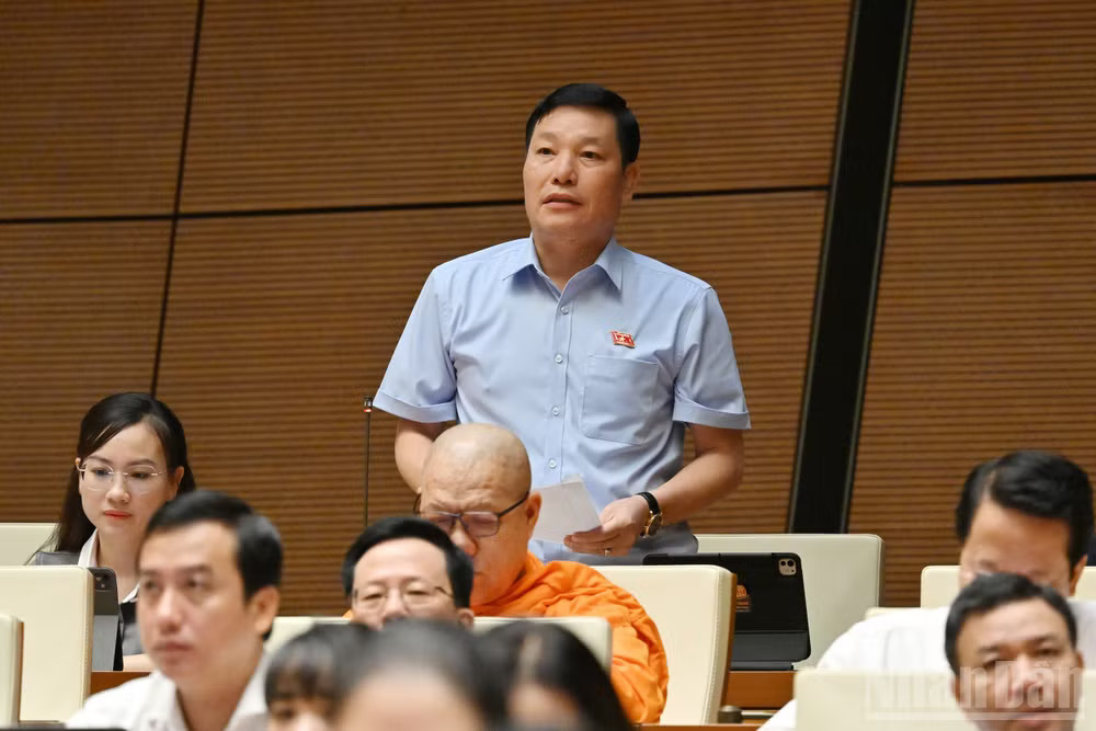 Đại biểu Phạm Hùng Hưng (Đoàn Phú Thọ). ndo_br_pham-hung-hung-phu-tho.jpg