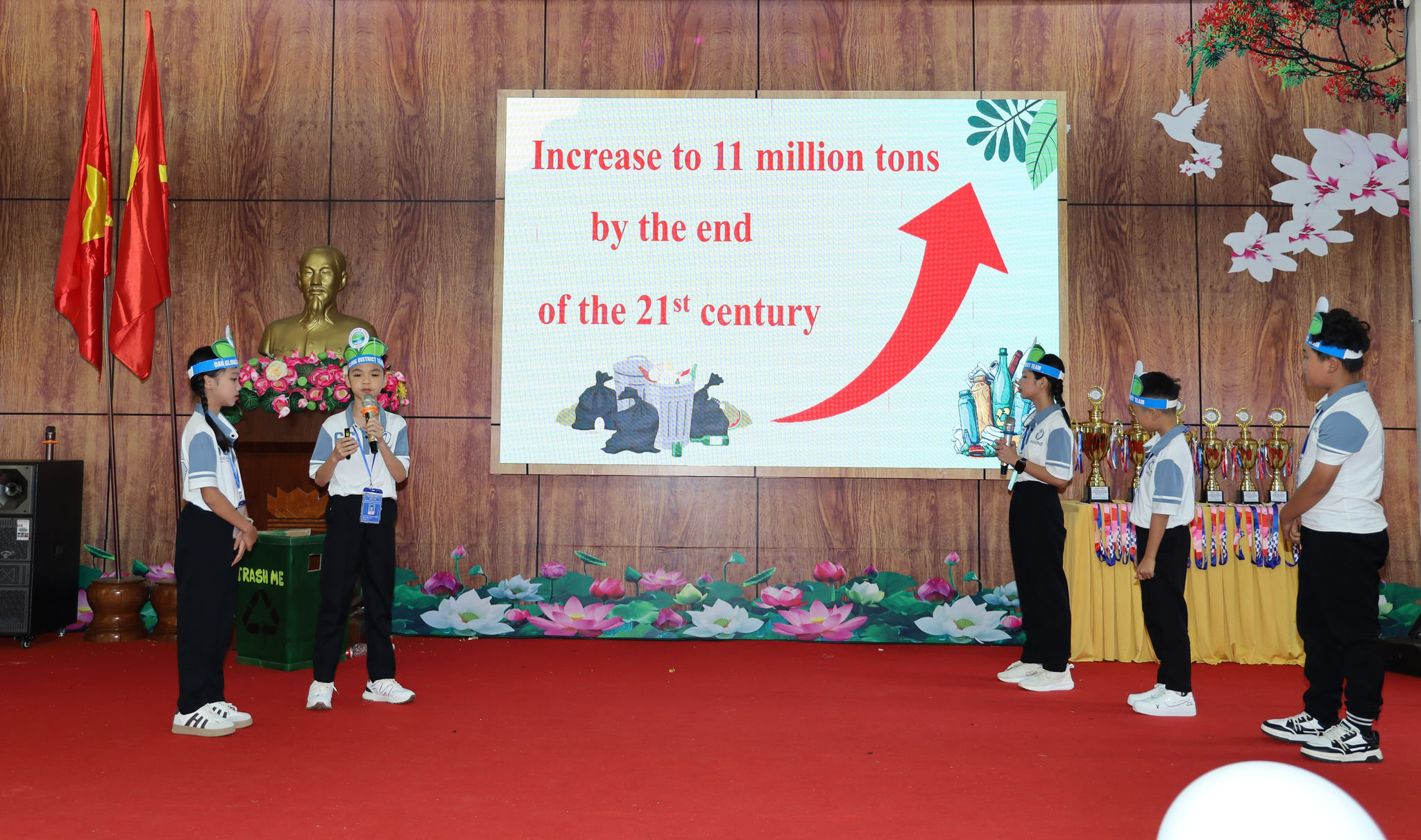 Thang Long Primary School students take part in English competitions to strengthen their language skills 