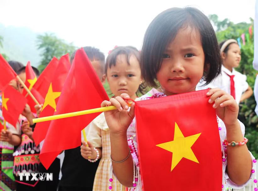 Học sinh lớp 1 dự lễ khai giảng năm học 2025-2026 tại Điểm trường Trung học cơ sở Đức Xuân (xã Hòa An, Cao Bằng). (Ảnh: Chu Hiệu/TTXVN)