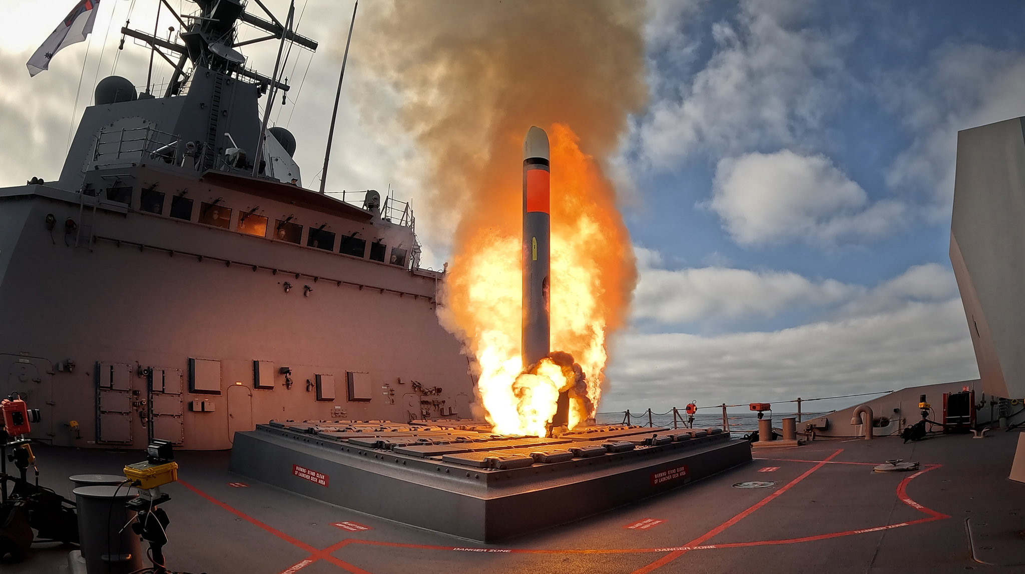 Tên lửa Tomahawk được phóng từ tàu chiến