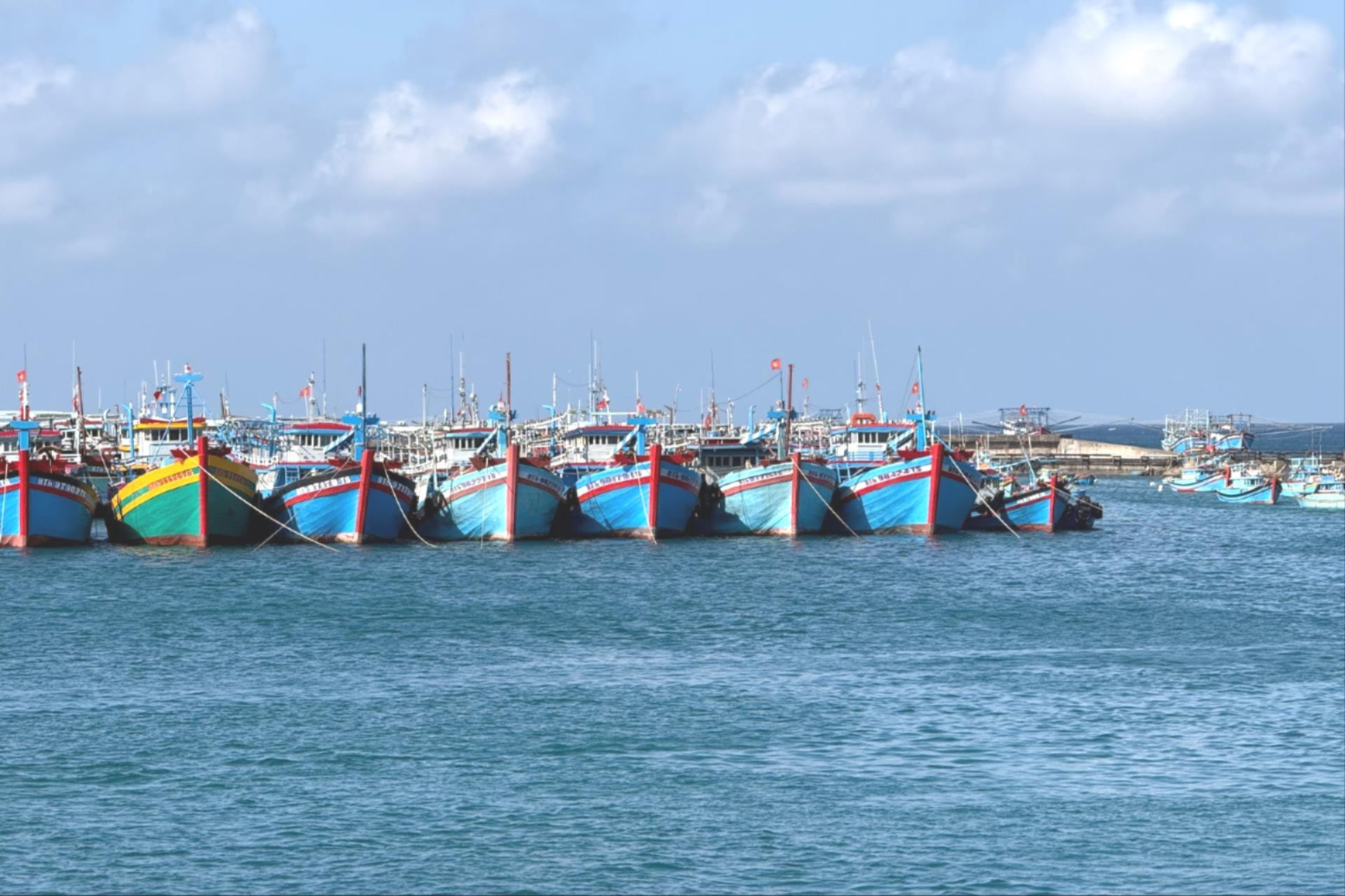 kinh-te-bien-la-mot-trong-2-tru-cot-chinh-cua-dac-khu-phu-quy.jpeg
