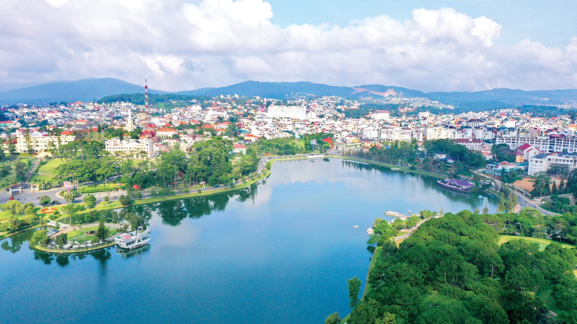 Một góc trung tâm phường Xuân Hương - Đà Lạt. Ảnh Thụy Trang