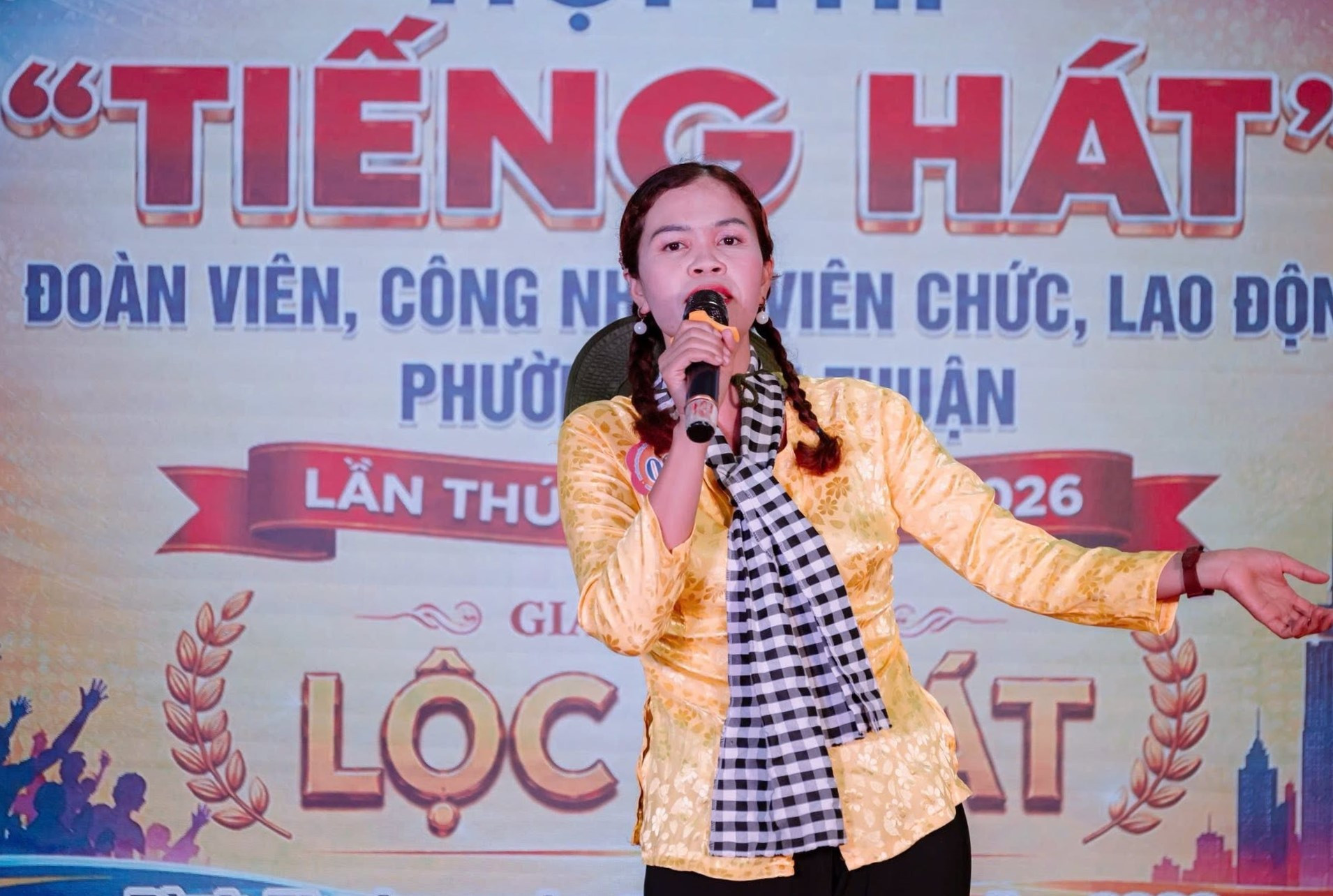 Sân chơi giúp người lao động tự tin cất cao tiếng hát sau giờ tan ca.