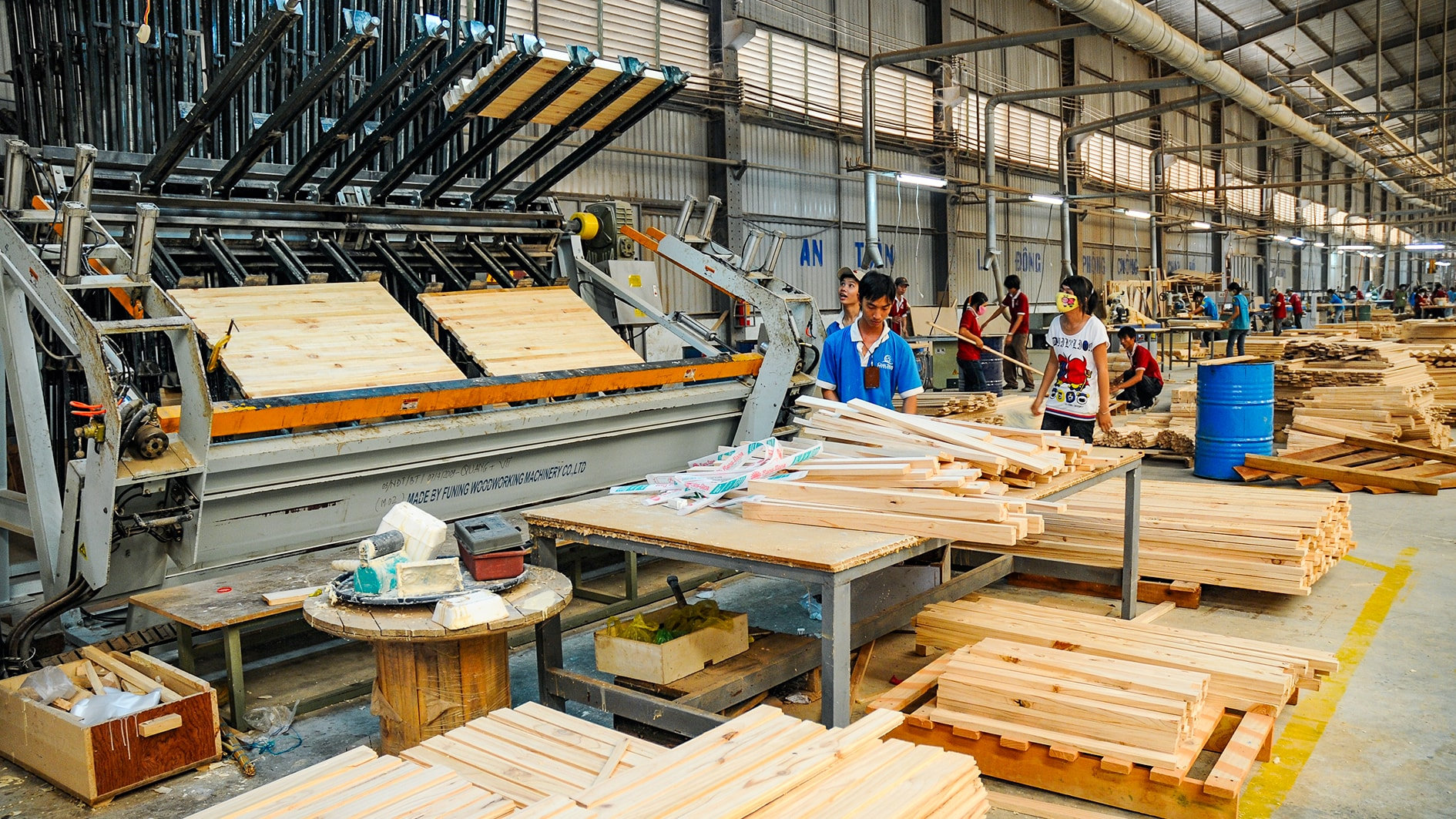 Sản xuất trong khu công nghiệp Phan Thiết.