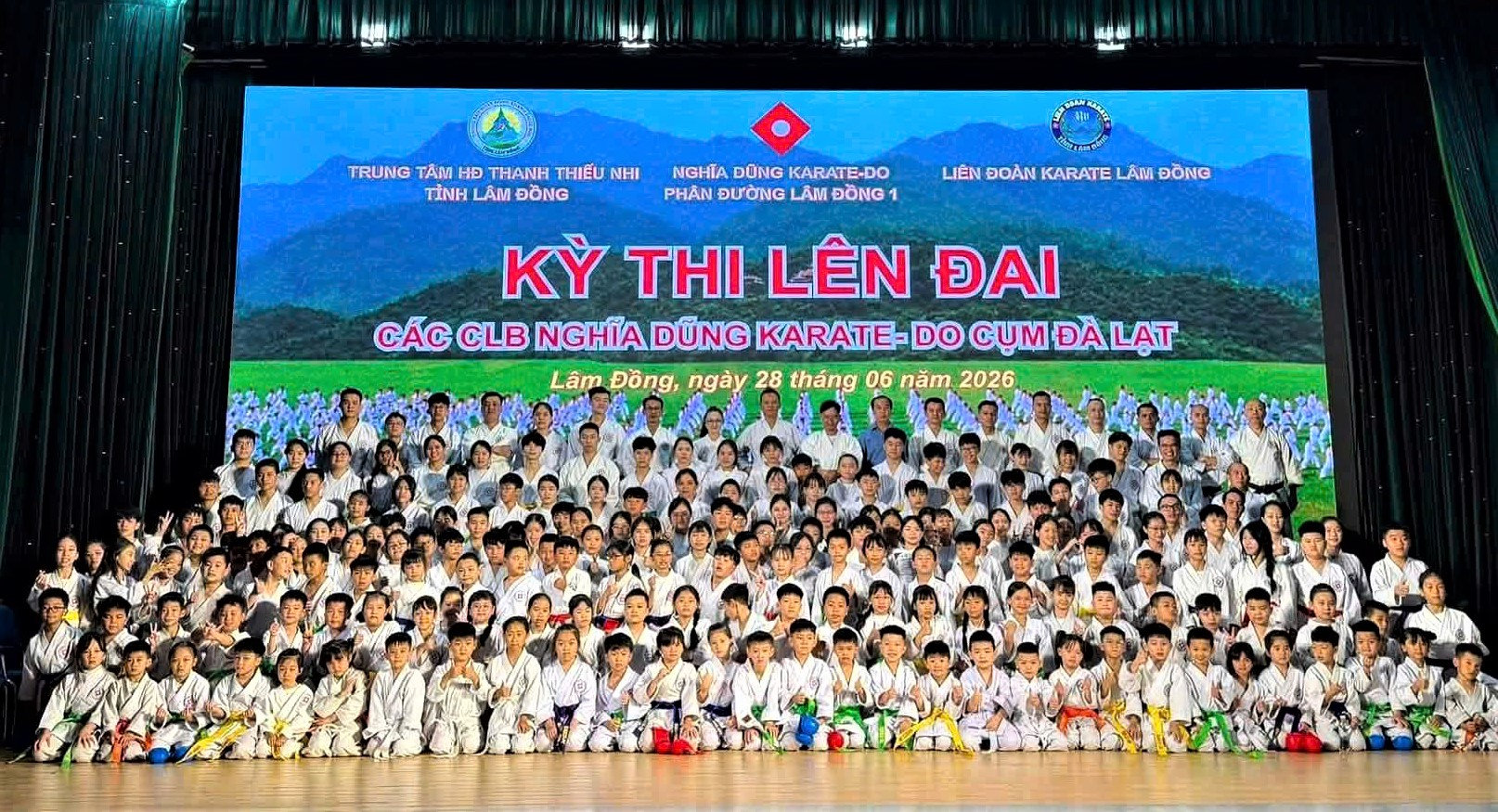 Một kỳ thi nâng đai của các CLB Nghĩa Dũng Karate Do tại Đà Lạt 