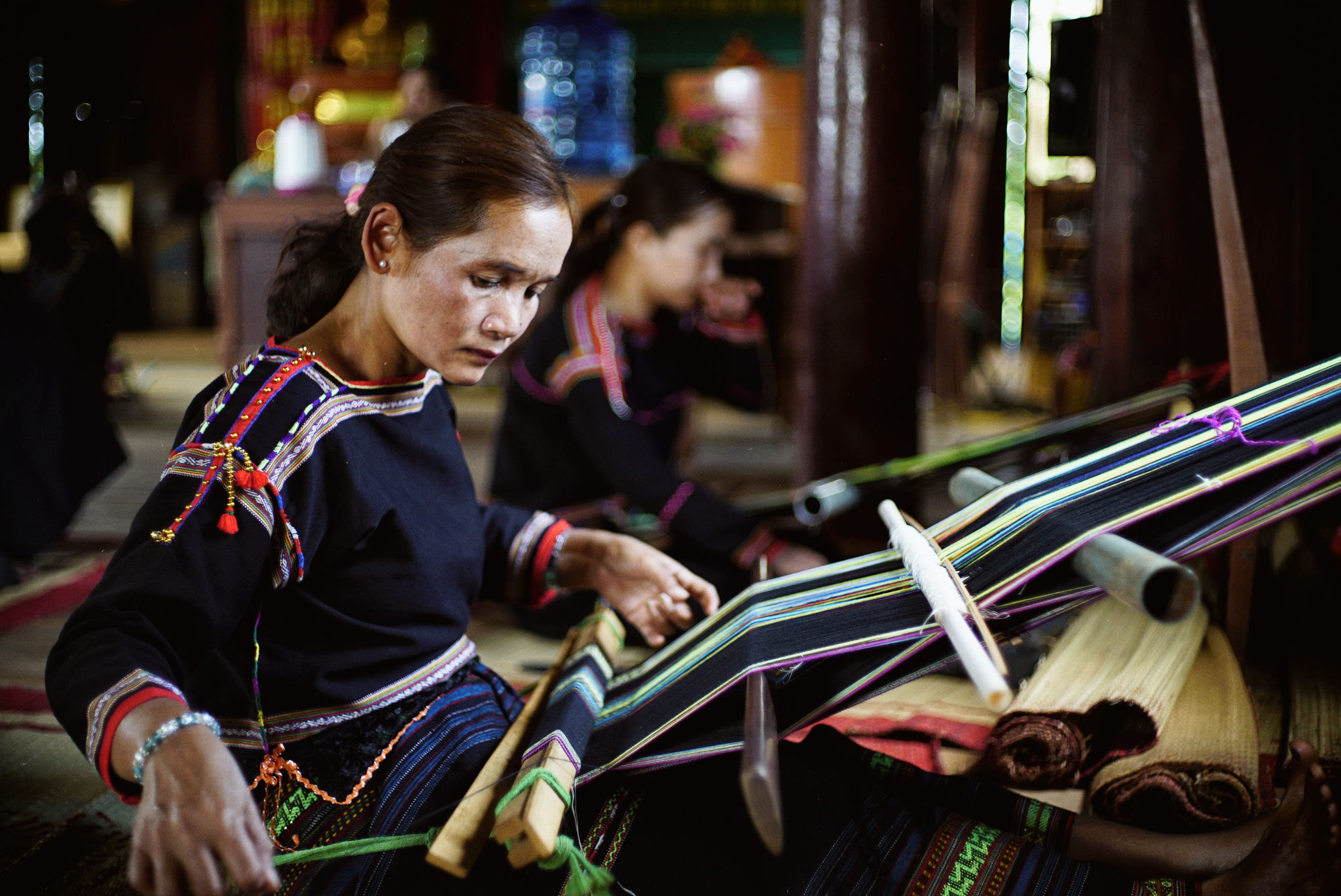 nghệ nh&acirc;n &Ecirc;-Đ&ecirc; dệt thổ cẩm - ảnh V&otilde; Anh T&uacute;