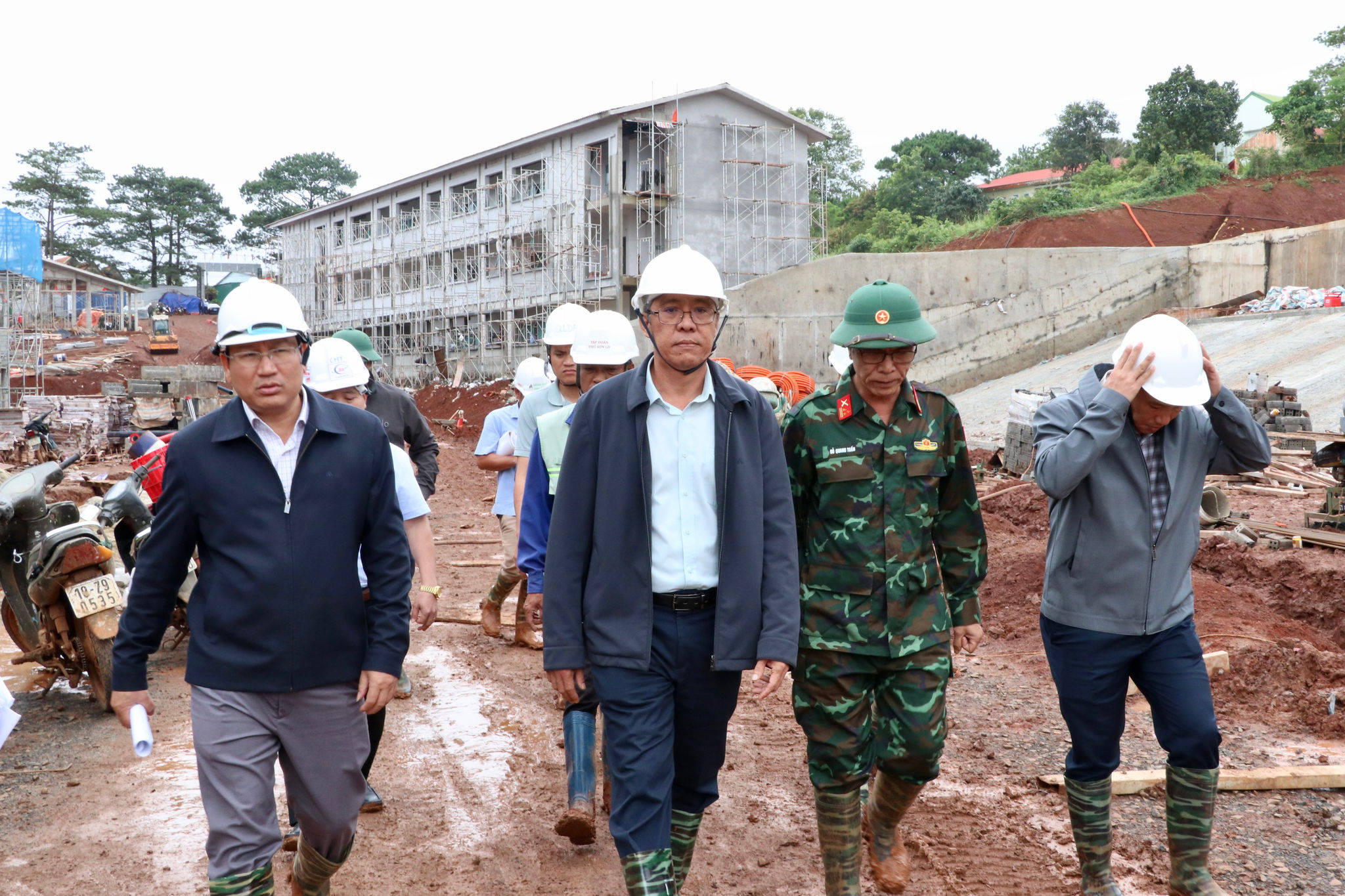 Truong noi tru Quang Truc 2