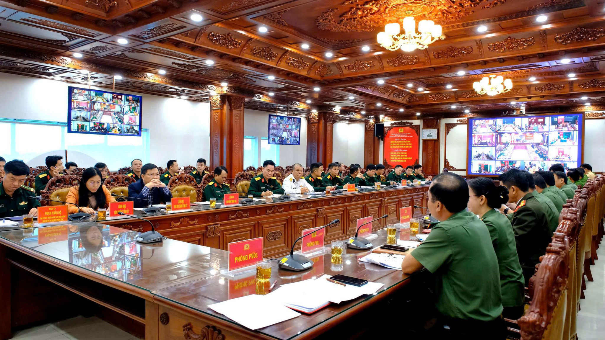 Các đại biểu tham dự Hội nghị (2)