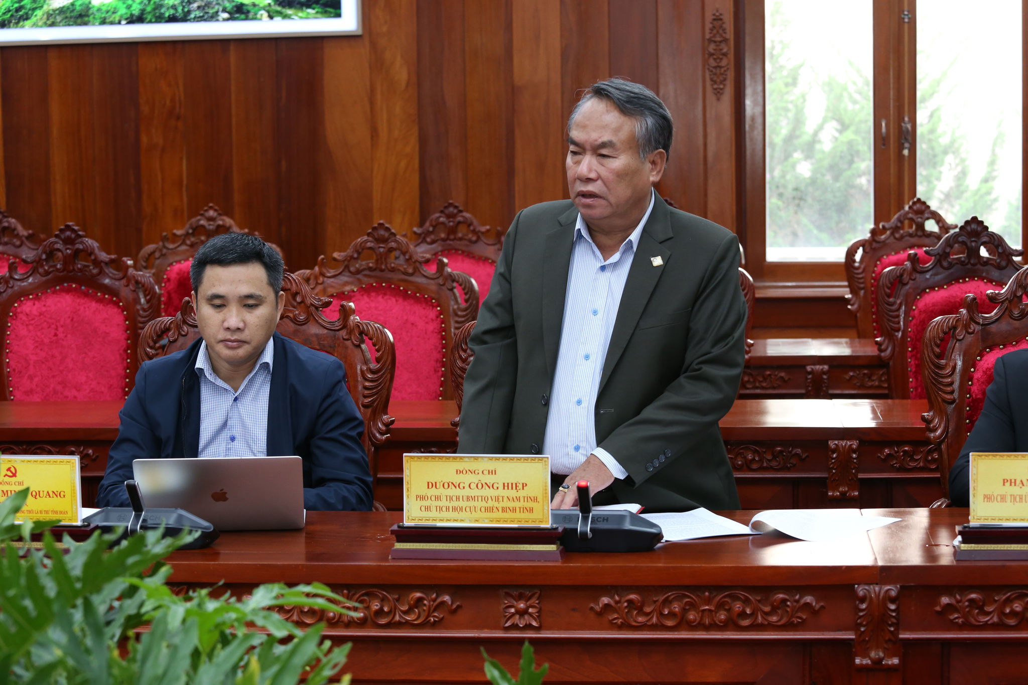 Đồng chí Dương Công Hiệp, Phó Chủ tịch Ủy ban MTTQ Việt Nam tỉnh, Chủ tịch Hội Cựu chiến binh tỉnh phát biểu tại buổi làm việc