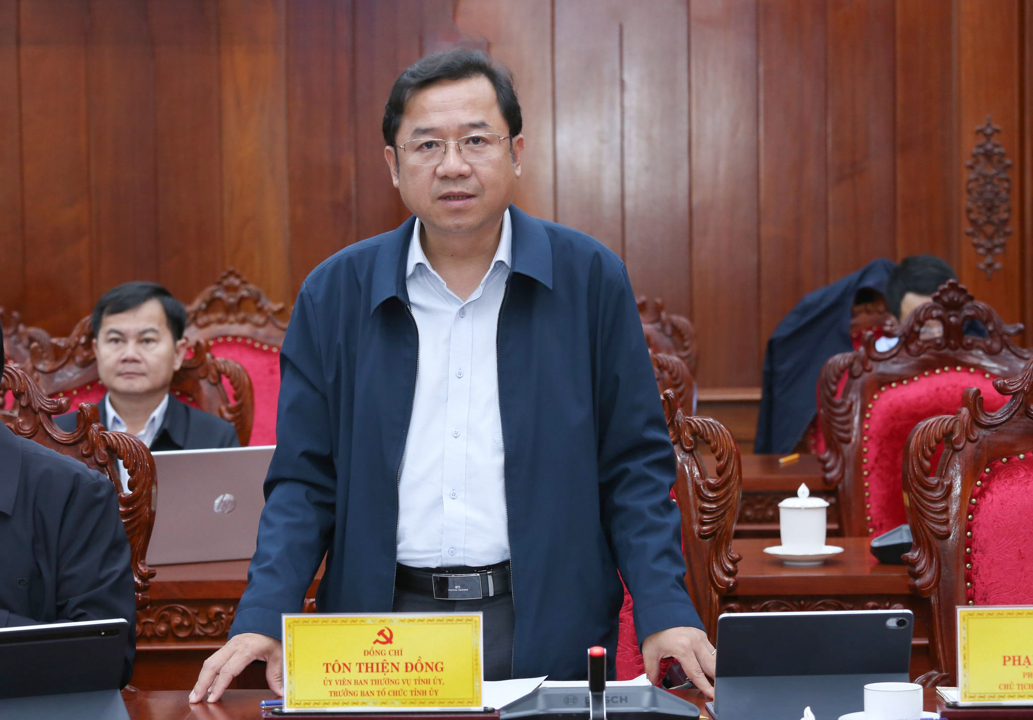 dong-chi-ton-thien-dong-uy-vien-ban-thuong-vu-tinh-uy-truong-ban-to-chuc-tinh-uy-phat-bieu-tai-buoi-lam-viec(1).jpg
