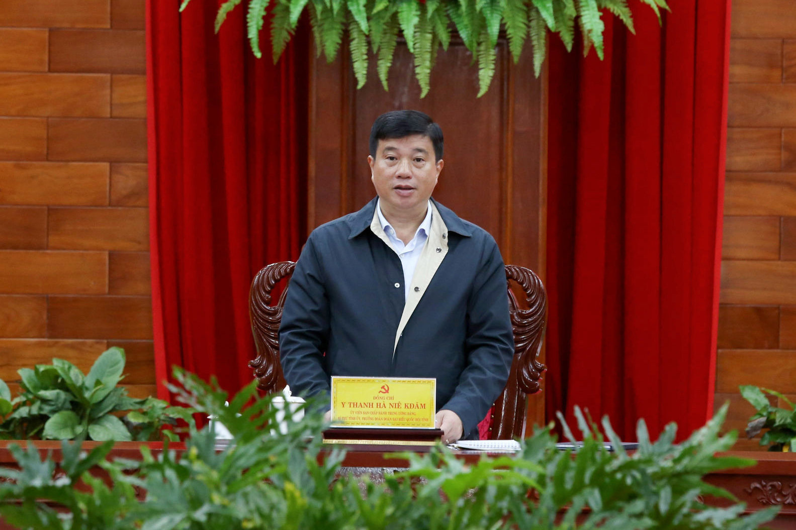 dong-chi-y-thanh-ha-nie-kdam-uy-vien-ban-chap-hanh-trung-uong-dang-bi-thu-tinh-uy-truong-doan-dai-bieu-quoc-hoi-tinh-lam-dong-phat-bieu-tai-buoi-lam-viec-1-.jpg