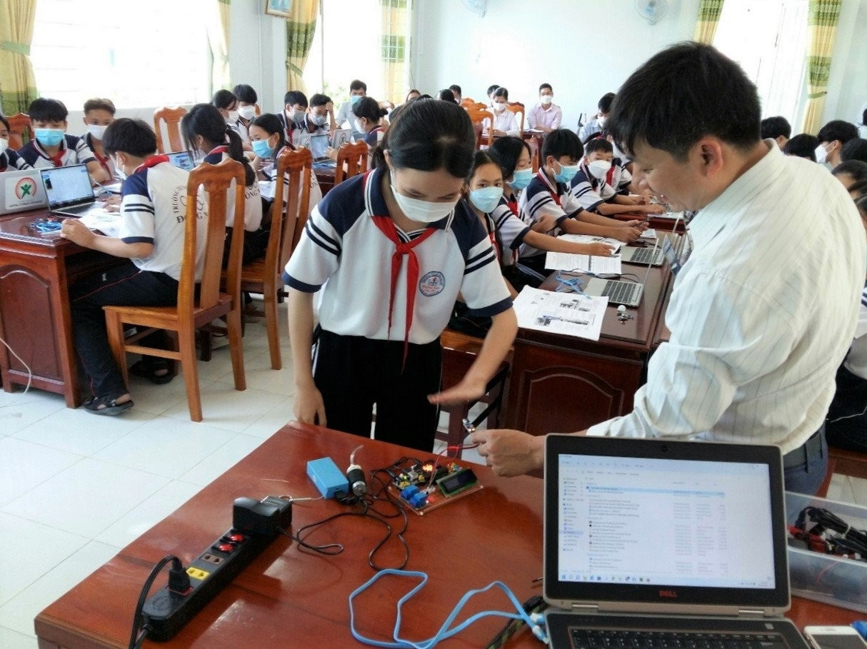mot-tiet-hoc-stem-tai-truong-thcs-dong-nai-xa-cat-tien-.jpg