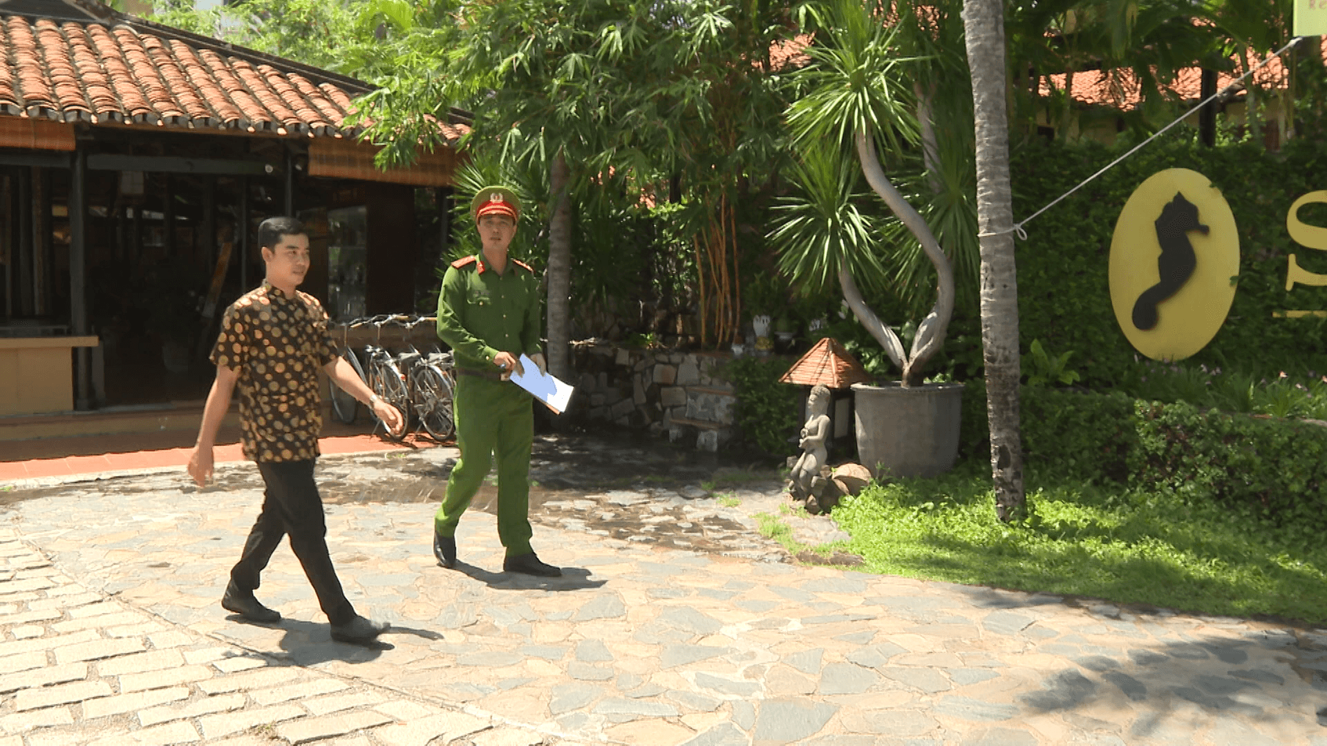 C&ocirc;ng an phường Mũi N&eacute; kiểm tra c&aacute;c cơ sở kinh doanh du lịch