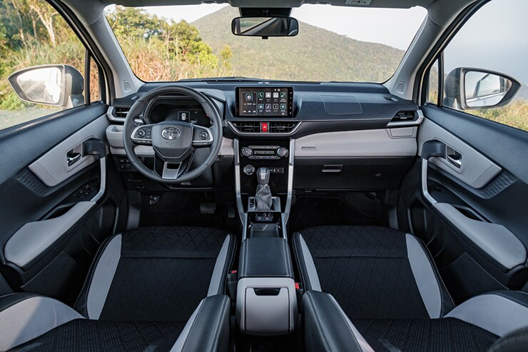 Khoang lái Toyota Veloz Cross hiện đại