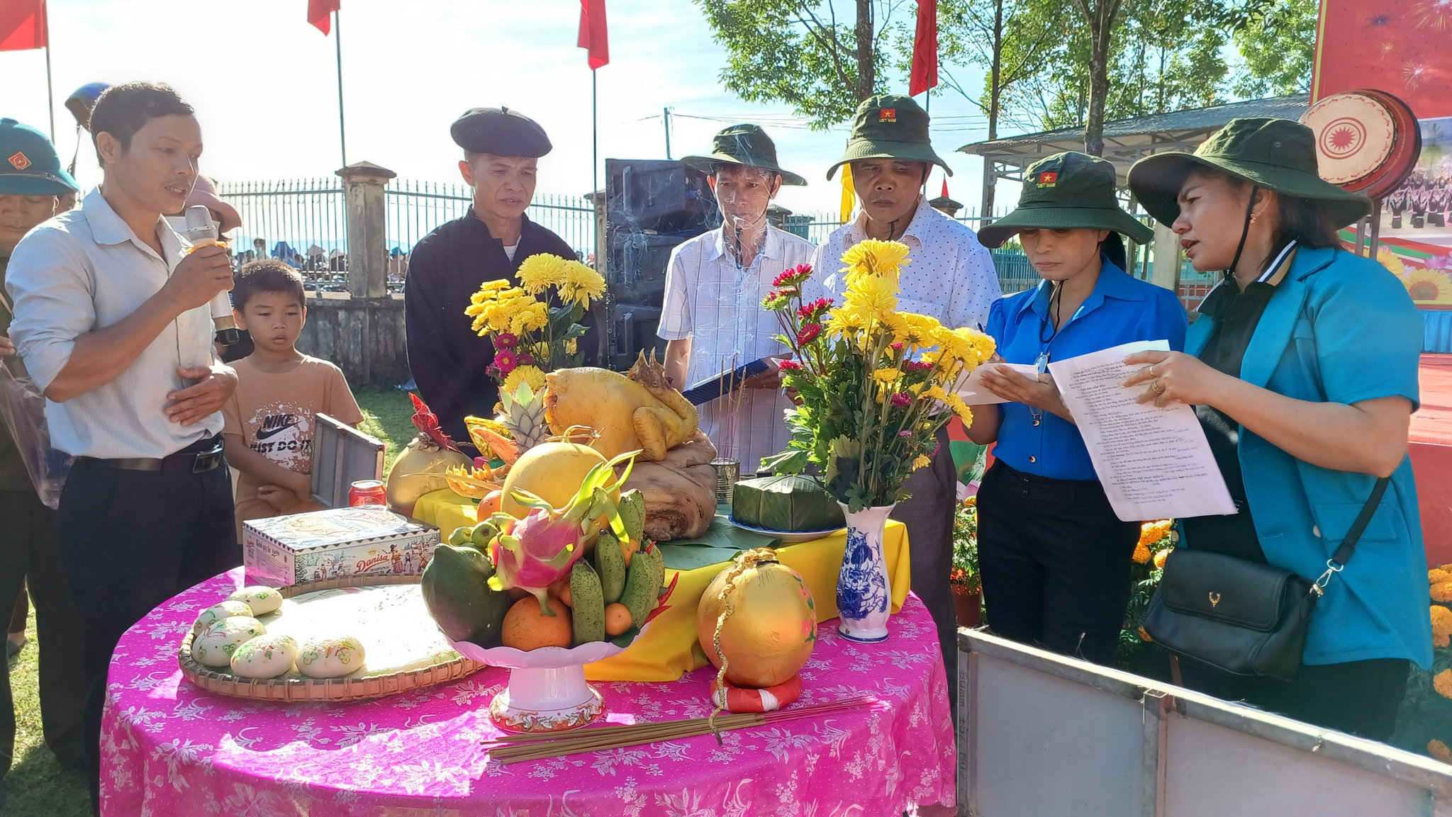 The ceremonial rituals of the Da Teh community at the Long Tong Festival