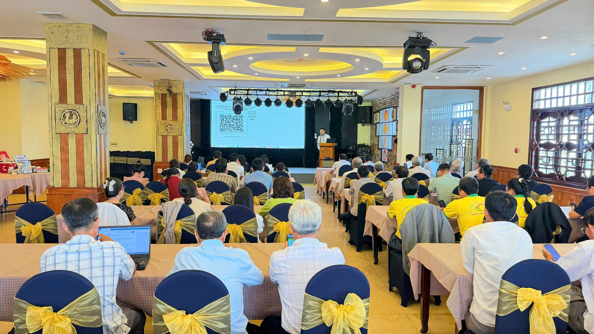 hơn 70 học viên là cán bộ quản lý, ban kiểm soát và kiểm soát viên, thành viên các HTX, Liên minh HTX tỉnh tham gia tập huấn.