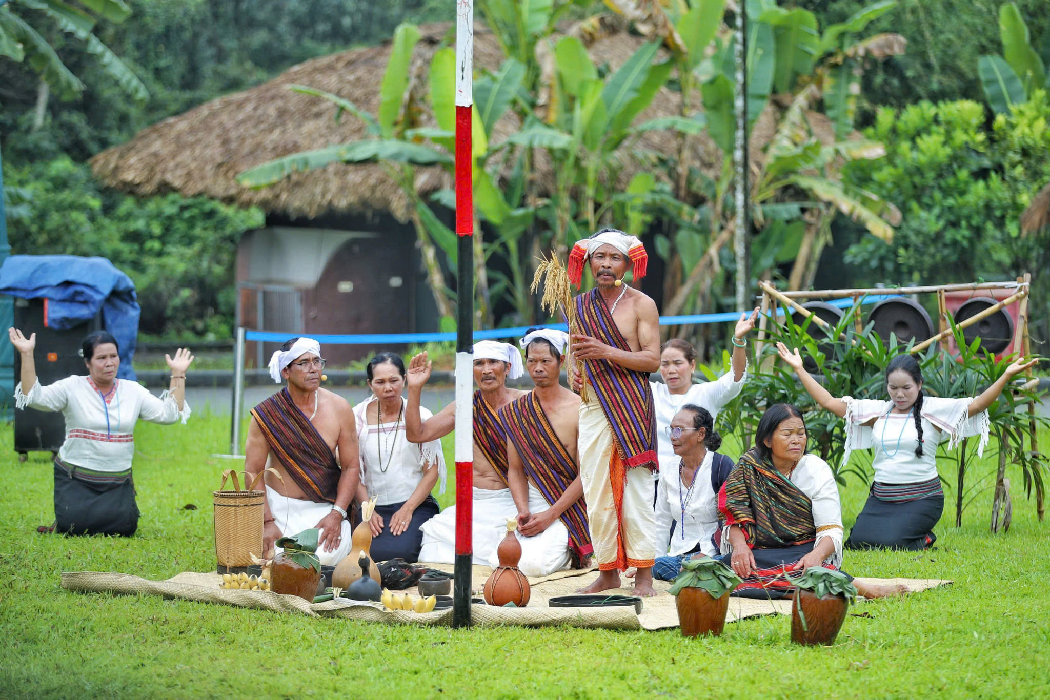 doi-nghe-nhan-nguoi-churu-tai-hien-nghi-le-mung-lua-moi.jpg