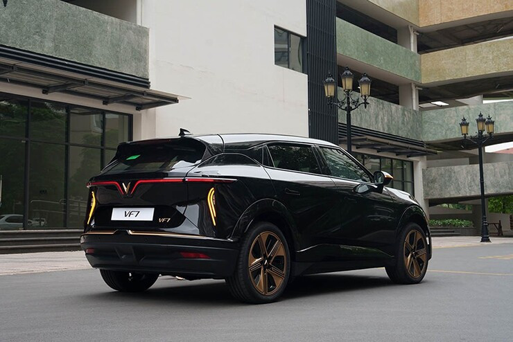 Đuôi xe VinFast VF 7 vuốt thể thao cá tính