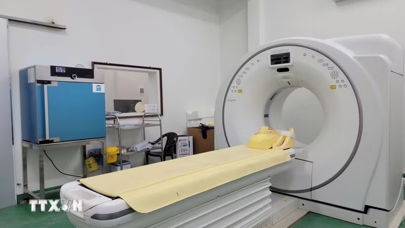 Hệ thống máy chụp cắt lớp vi tính CT Scanner tại một Trung tâm y tế. (Ảnh: Mạnh Minh/TTXVN)