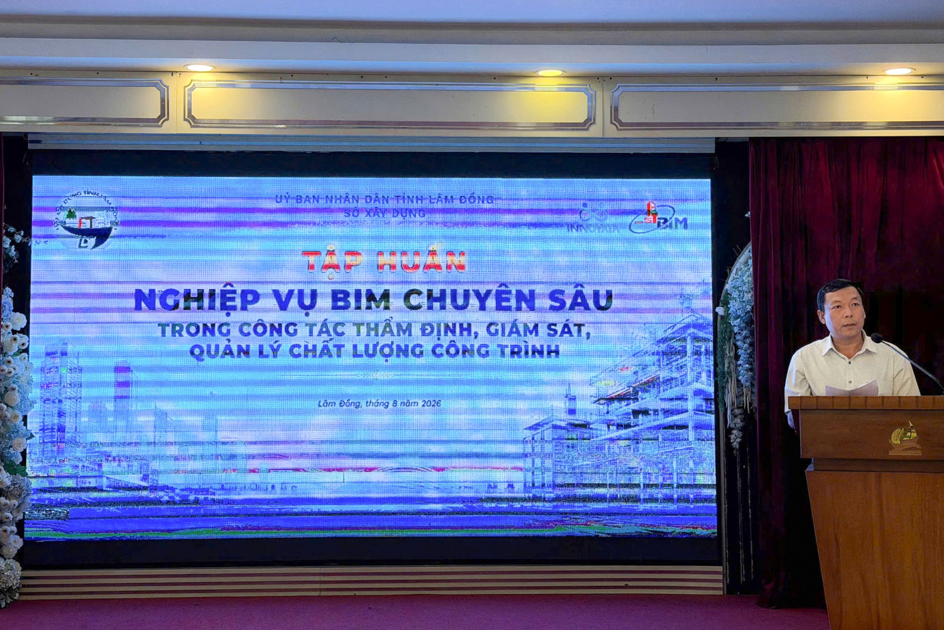 ong-huynh-ngoc-thanh-pho-giam-doc-so-xay-dung-lam-dong-phat-bieu-khai-mac-lop-2-tai-khu-vuc-phan-thiet(1).jpg