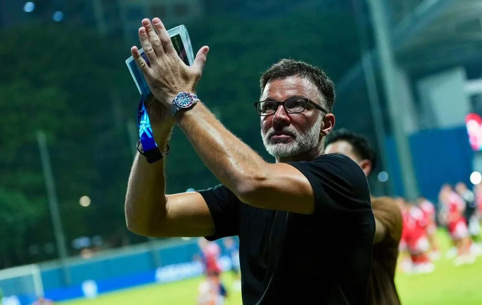 Anthony Hudson giúp Thái Lan chơi biến hóa hơn