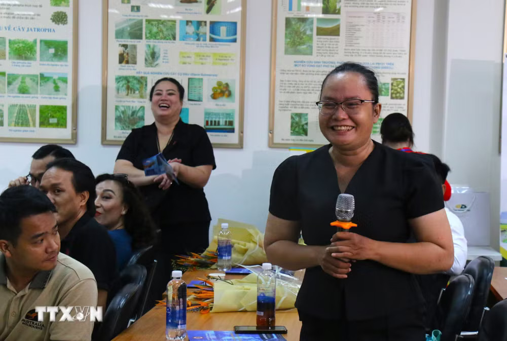 KOL/KOC mong muốn tìm hiểu kỹ hơn về các quy định về hoạt động sáng tạo, kinh doanh trên nền tảng số. (Ảnh: Hương Giang/TTXVN) ttxvn-tiktok-vn-2.jpg