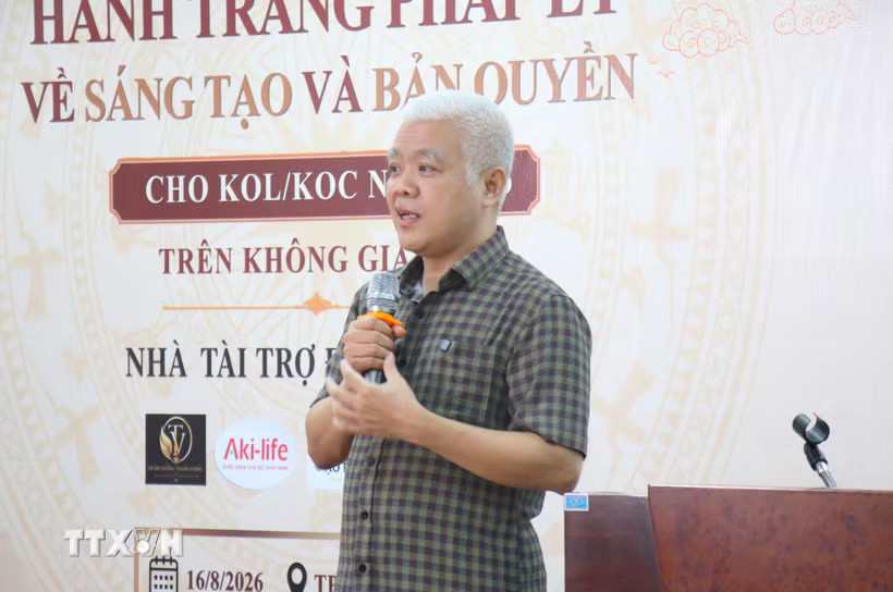 Đại diện Tiktok Việt Nam chia sẻ các giải pháp để KOL/KOC hoạt động hiệu quả trên nền tảng số. (Ảnh: Hương Giang /TTXVN)