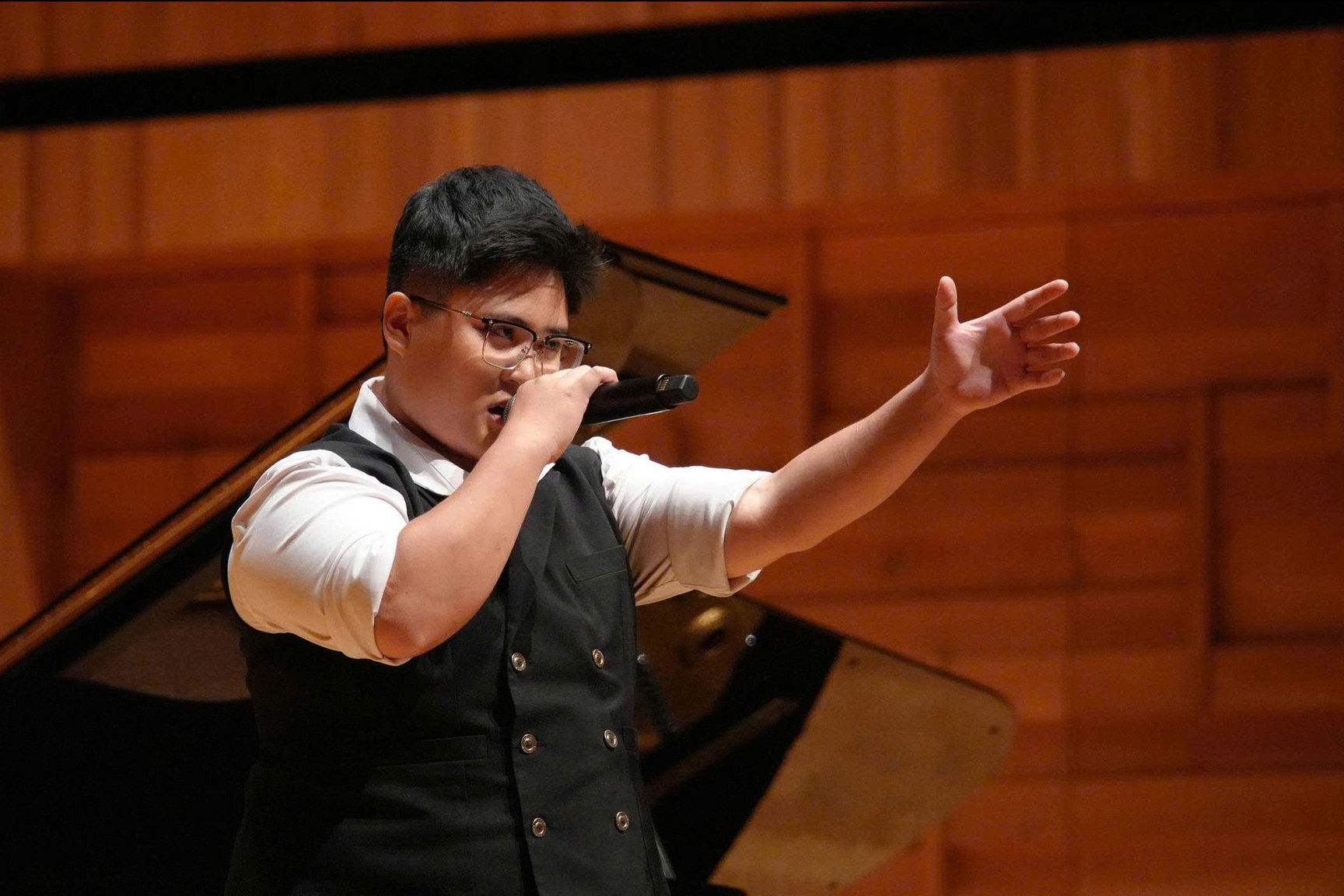 Thien Khanh was the only contestant from Lam Dong Province to win a gold medal at the Asia Arts Festival.