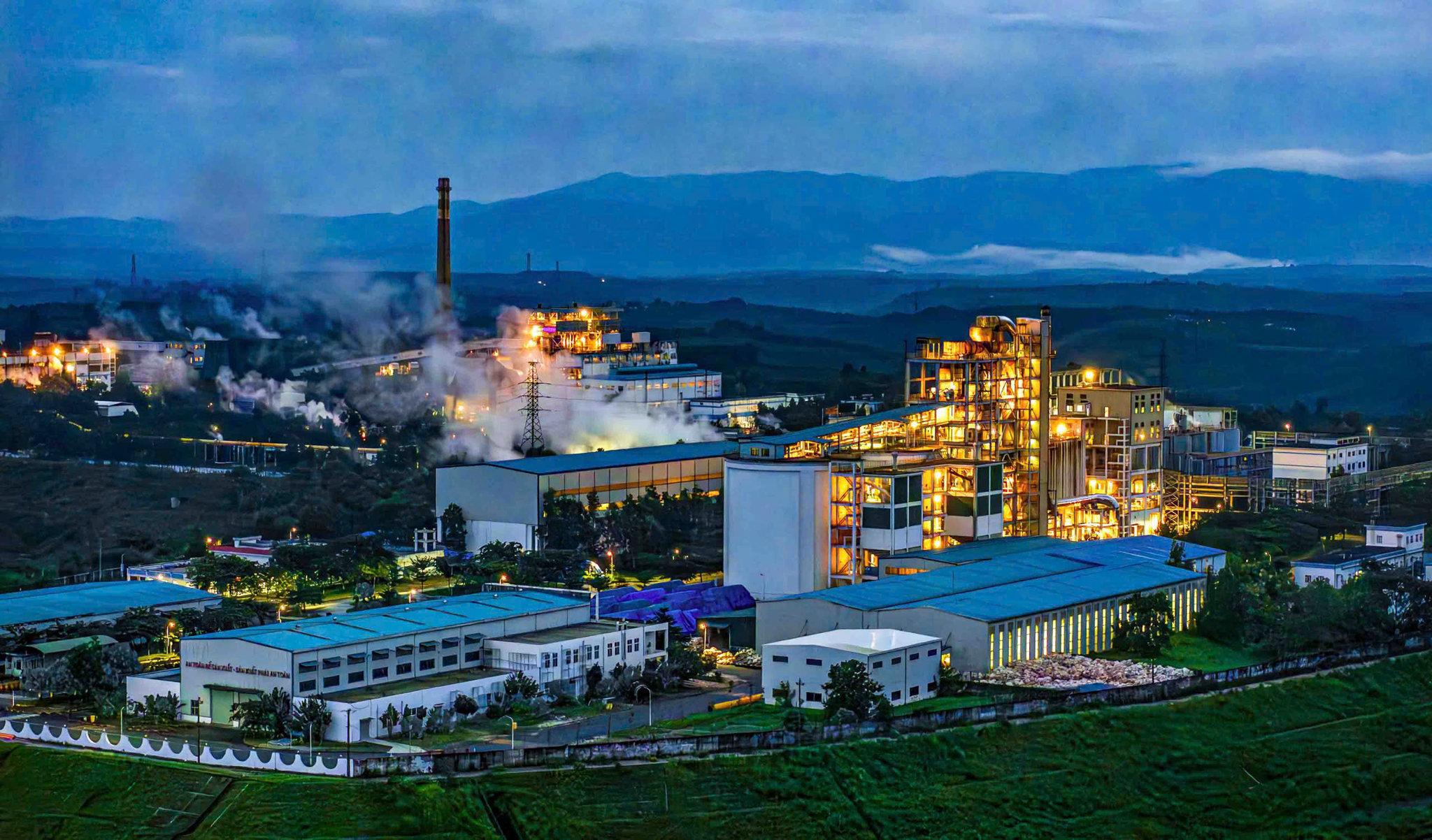 Nhan Co Alumina Plant, a key facility in Dak Nong Aluminum Company - TKV’s bauxite-alumina production chain.