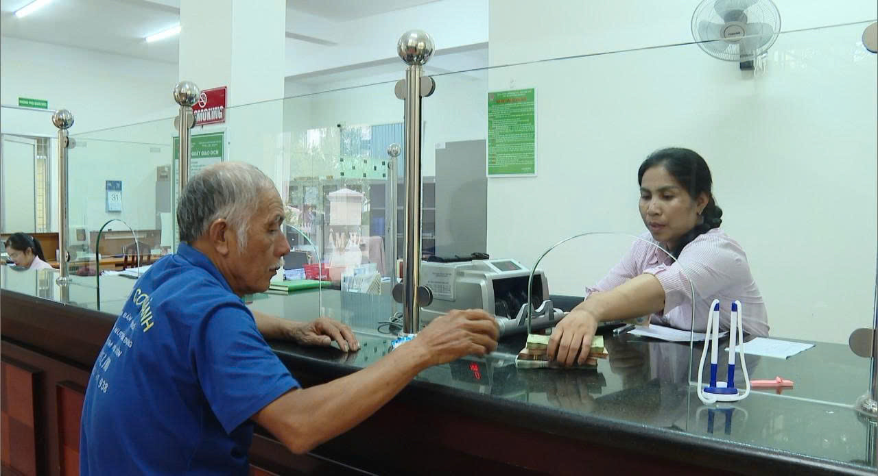 Phòng Giao dịch Ngân hàng Chính sách xã hội Lâm Hà (Lâm Đồng) giải ngân cho hộ dân