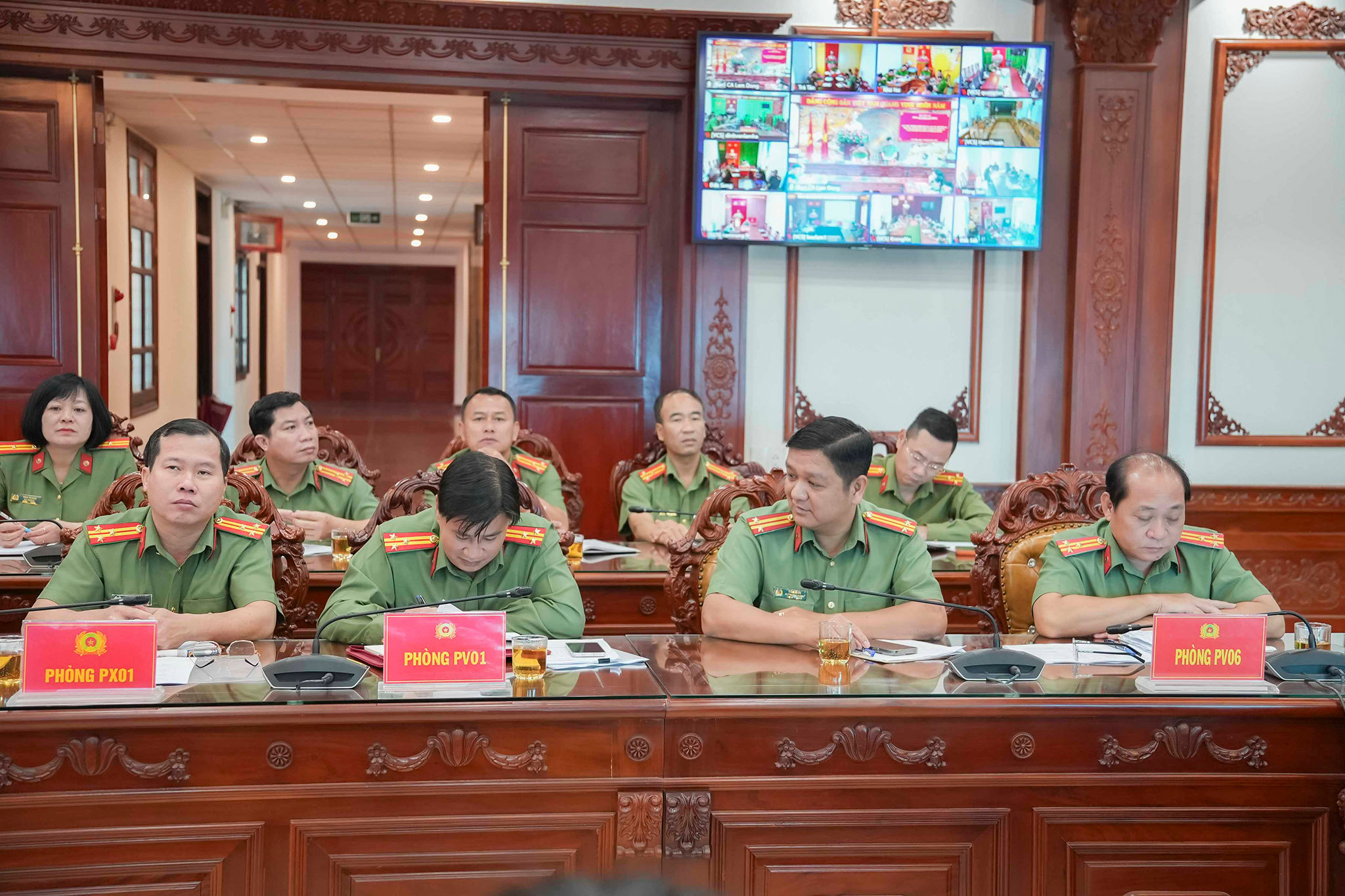 Các đại biểu thuộc Phòng Hồ sơ nghiệp vụ và các phòng thuộc Công an tỉnh Lâm Đồng