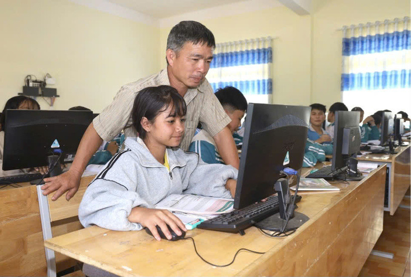 Một tiết học của học sinh Trường THCS Phan Châu Trinh, xã Tà Đùng