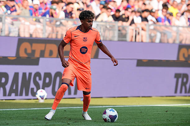 Lamine Yamal đã trở lại cùng Barcelona.