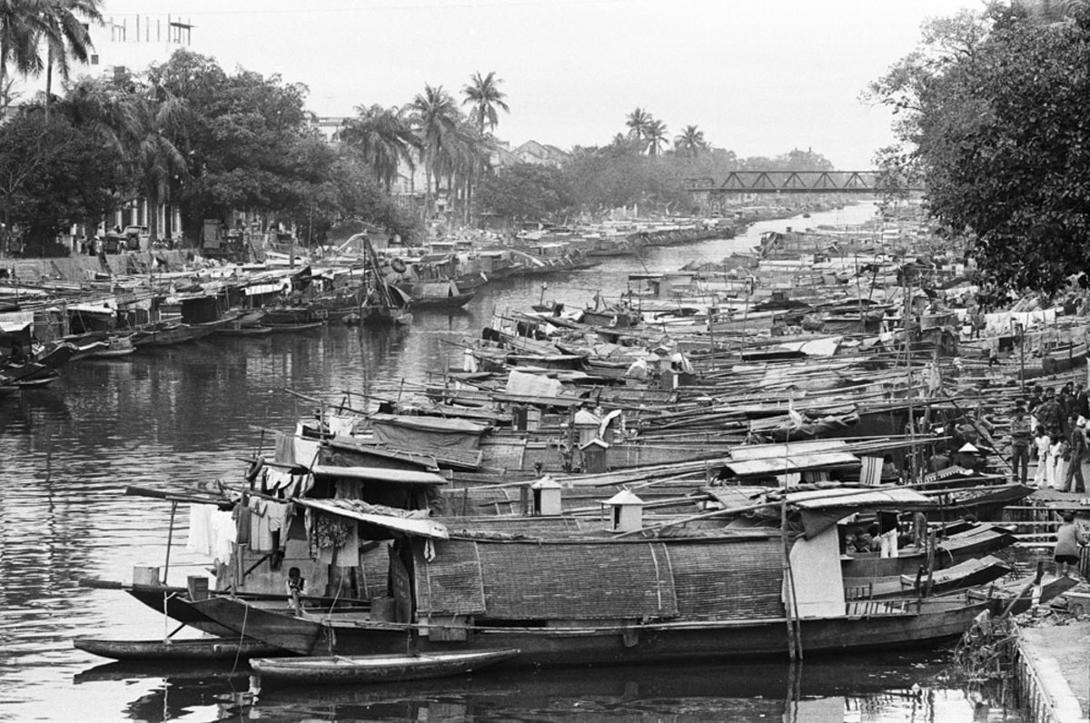 16. Gilbert Bertrand - Chợ ná»i trên sông