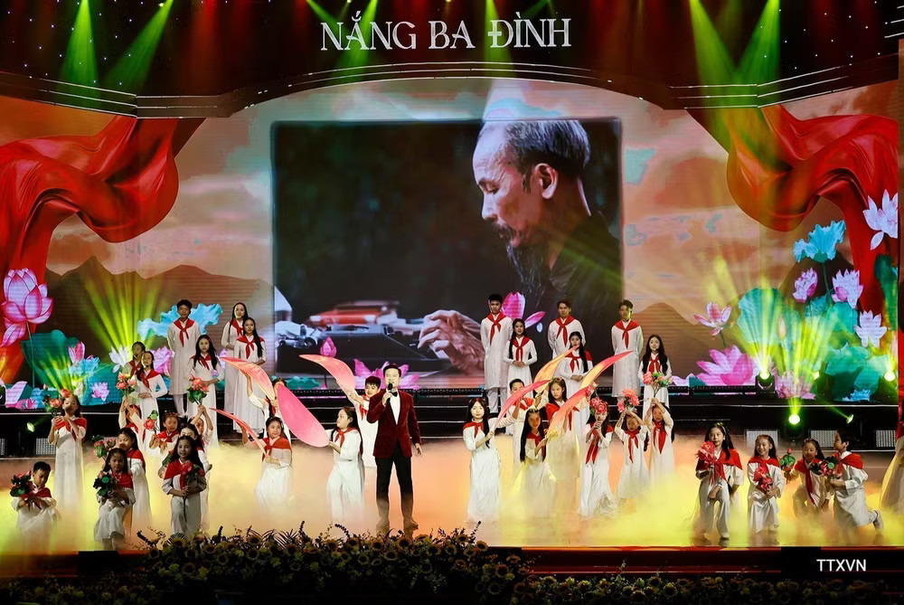 vna-potal-chuong-trinh-nghe-thuat-chinh-luan-nang-ba-dinh-8969126.jpg