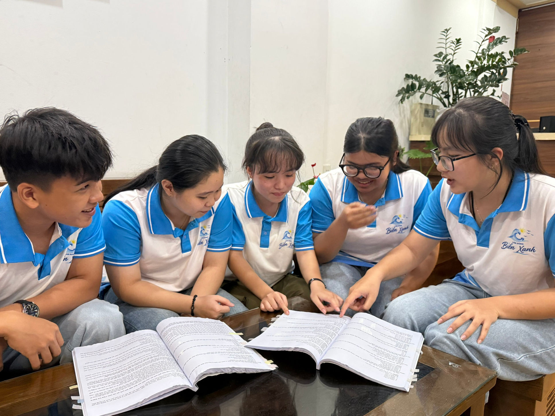 cac-thanh-vien-doi-bien-xanh.jpg