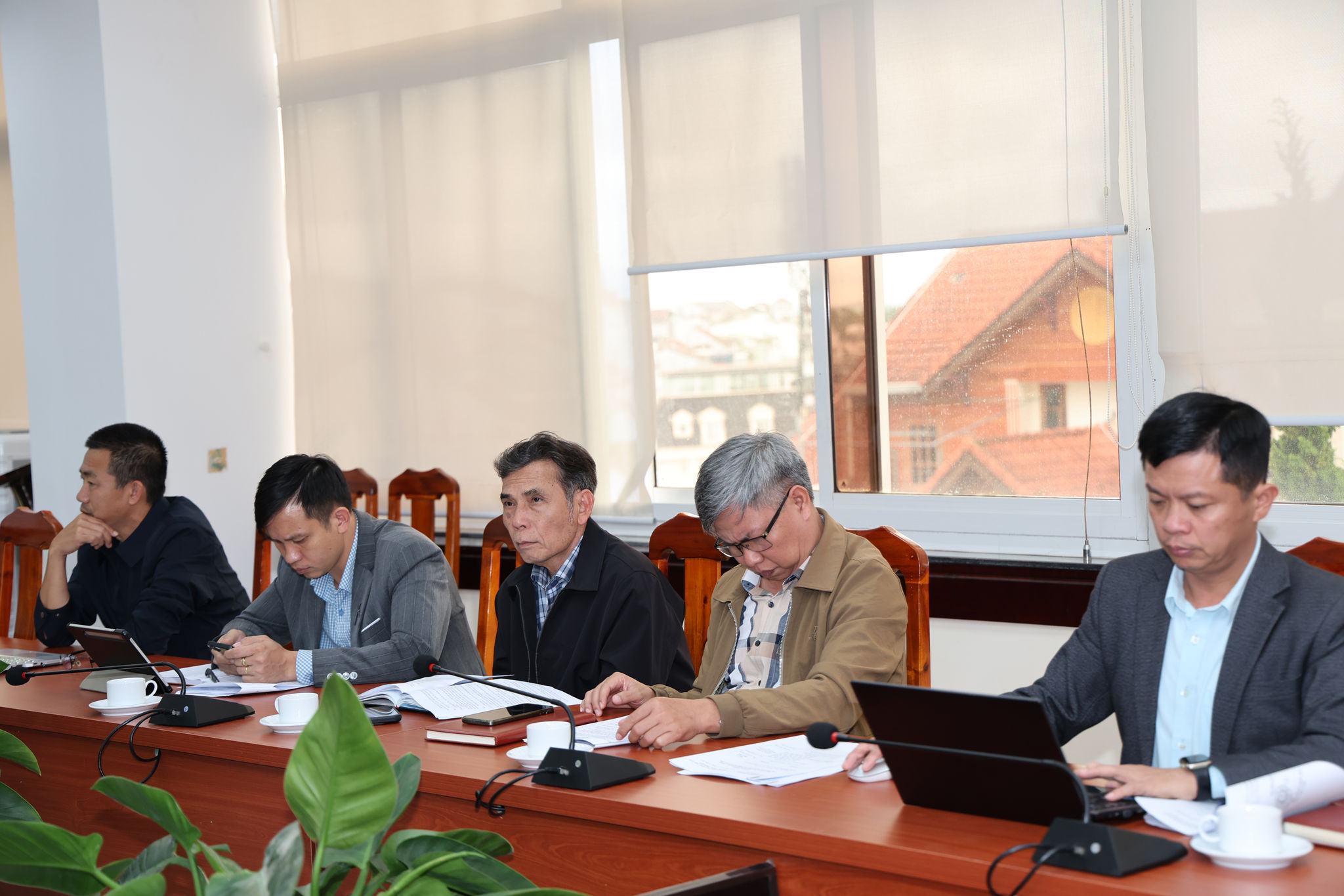 Đại diện các sở, ngành, địa phương tham dự tại cuộc họp