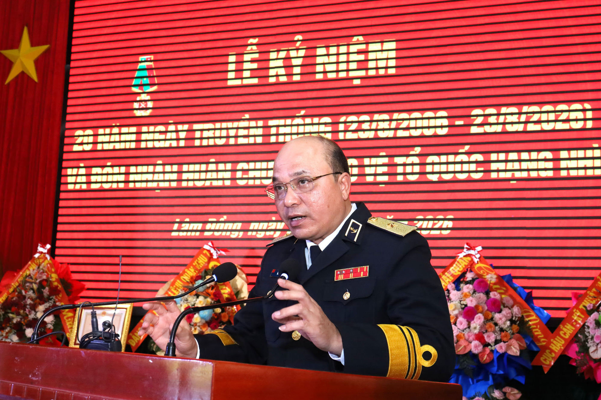 chuan-do-doc-do-van-yen-uy-vien-ban-thuong-vu-dang-uy-pho-chinh-uy-quan-chung-hai-quan-phat-bieu-chi-dao-tai-le-ky-niem(1).jpg