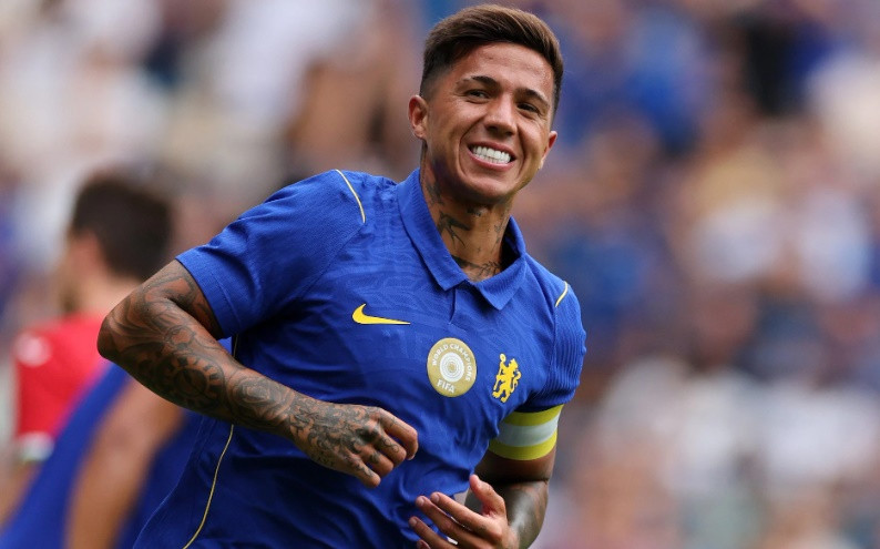 Đã có những tiếng la ó của CĐV Chelsea hướng đến Enzo.