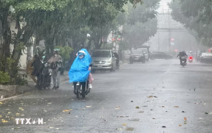 Mưa dông. (Ảnh: Trung Tuyến/TTXVN)