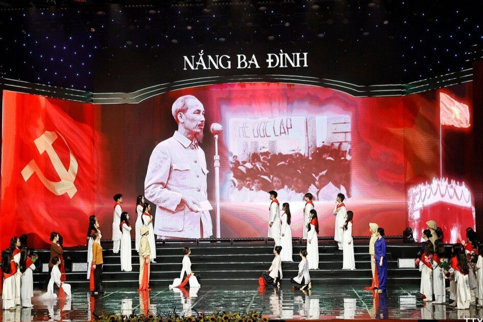 mgndk0mzsfrrcw_es758pcwjy4nspboe5fk5ji-_vna-potal-chuong-trinh-nghe-thuat-chinh-luan-nang-ba-dinh-8969113-261-8194-7750-4204.jpg