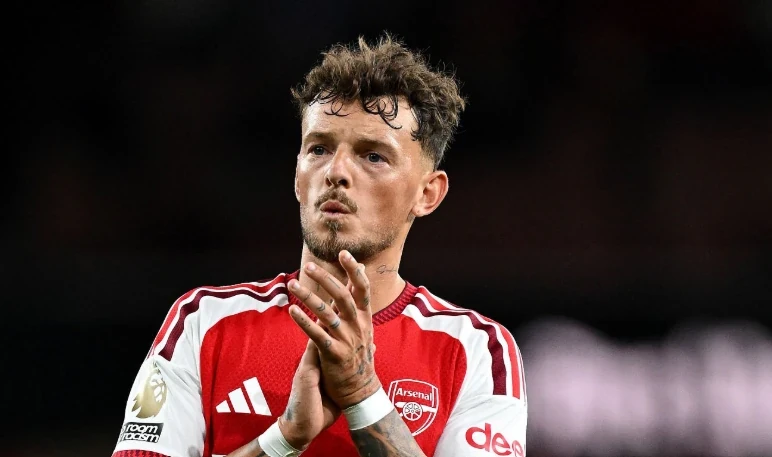 Ben White thi đấu thăng hoa bên cánh phải Arsenal
