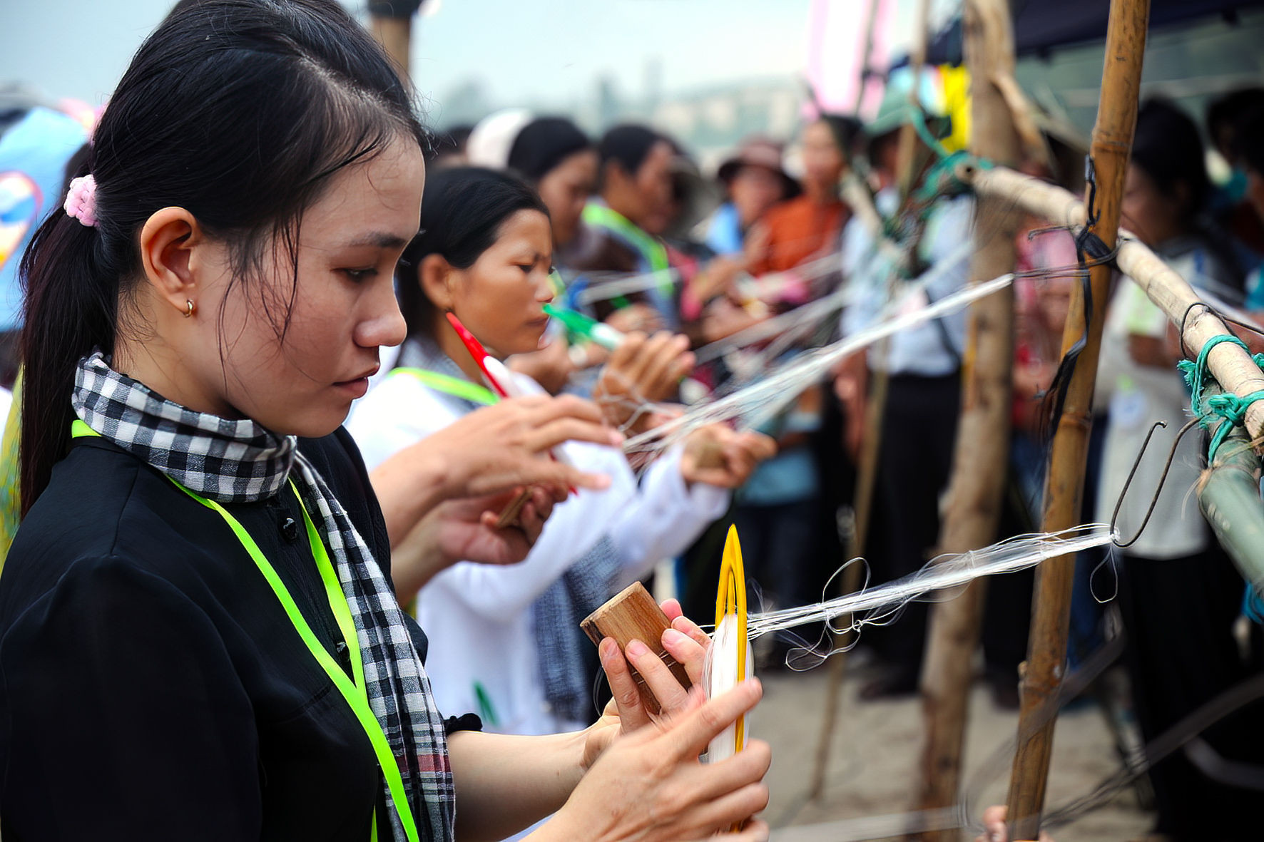 thi-dan-luoi-trong-le-hoi-dinh-thay-thim-anh-n.-lan-.jpg