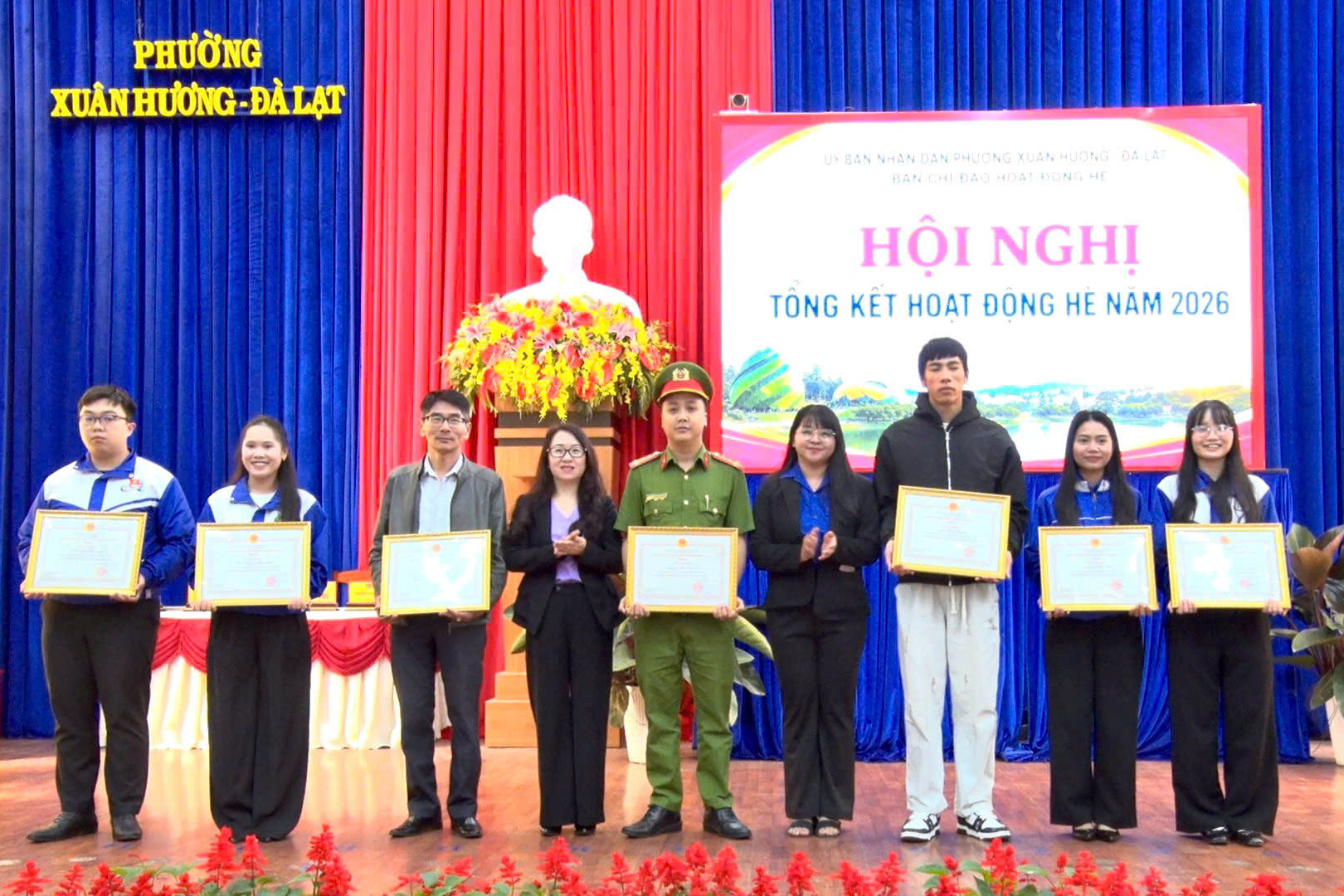 Quang cảnh tại buổi lễ tổng kết