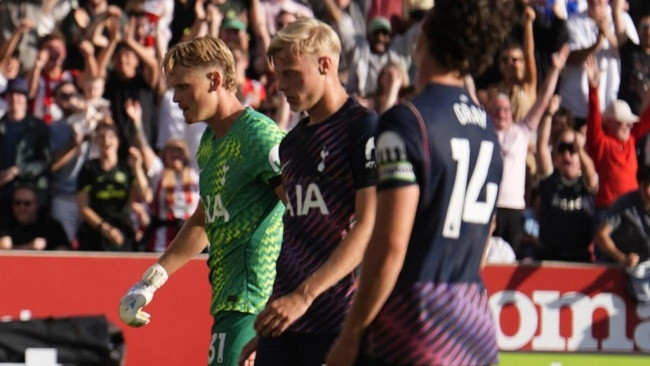 Tottenham thua 0-3 trước Brentford