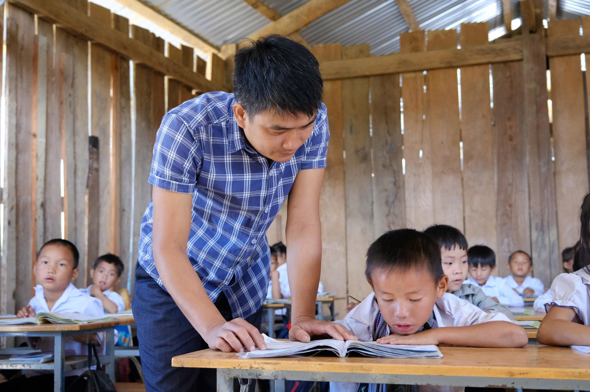 Đã qua rồi những ngày thầy trò bên nhau trong những lớp học tạm bợ