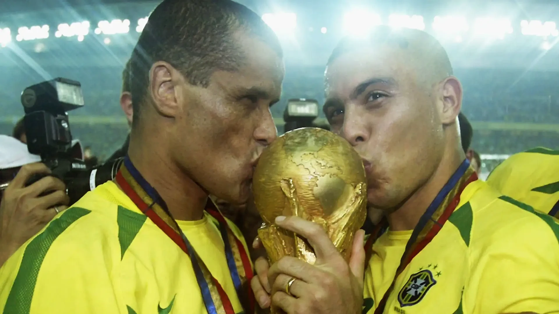 Yokohama chứng kiến khoảnh khắc Ronaldo béo viết lại lịch sử